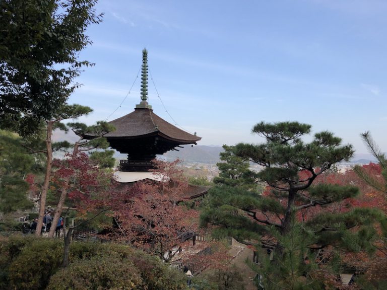 京都嵯峨野に佇む平安貴族も愛した紅葉の名所「常寂光寺
